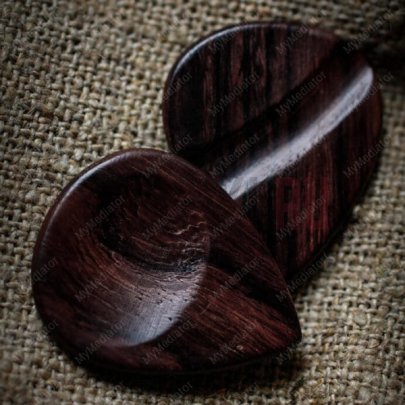 Медиаторы из акустически ценных материалов. EWE Палисандр, 1 шт.