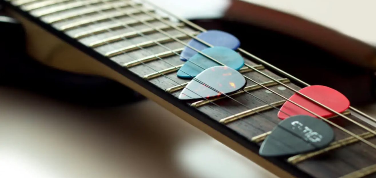 Толщина гитарного медиатора